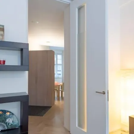 Luxury On Old Town Square Apartment